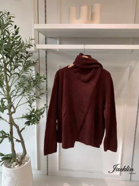 بلوزة صوف مع سكارف