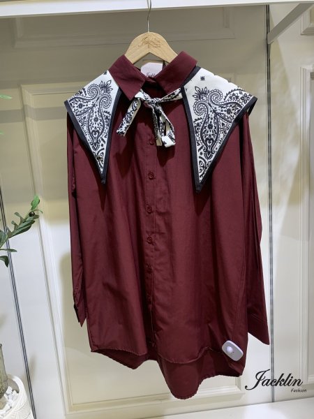 قميص مع سكارف قبة