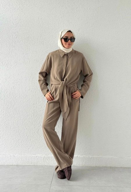 طقم مع ربطة