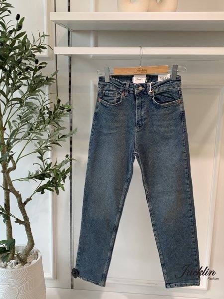 بنطلون جينز mom